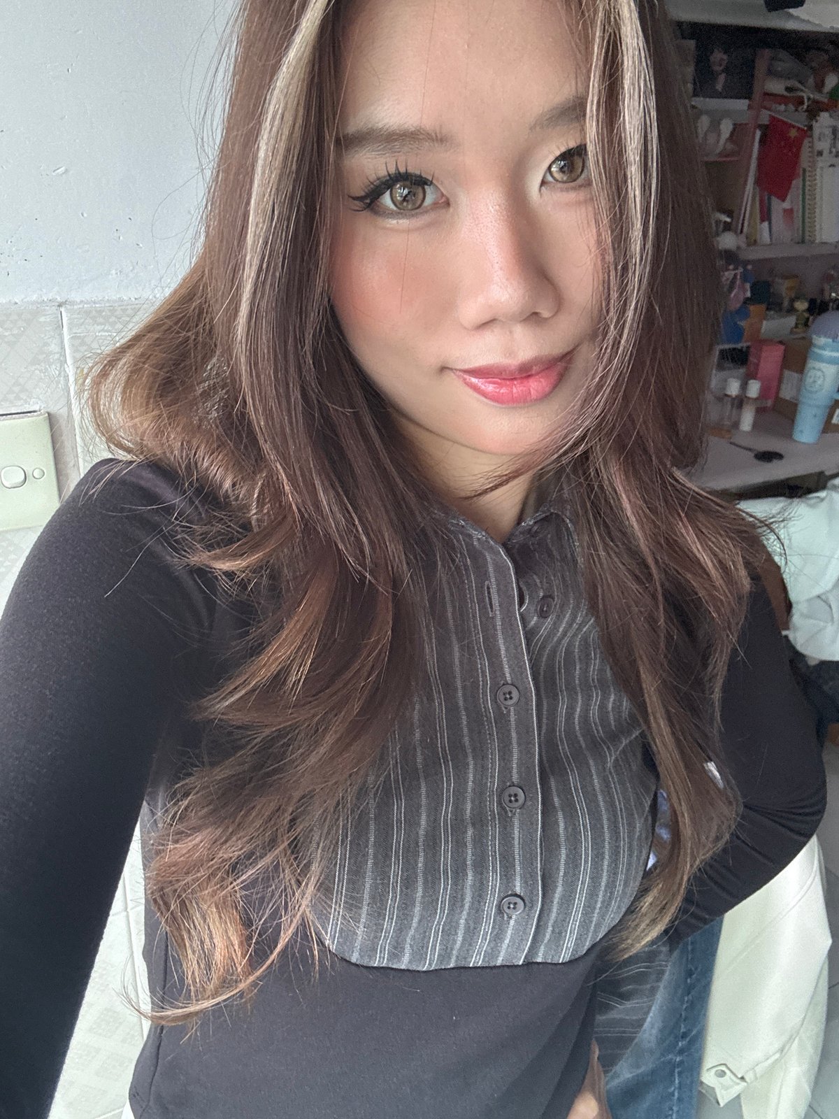 Woman takes multiple bathroom mirror selfies in Chongqing