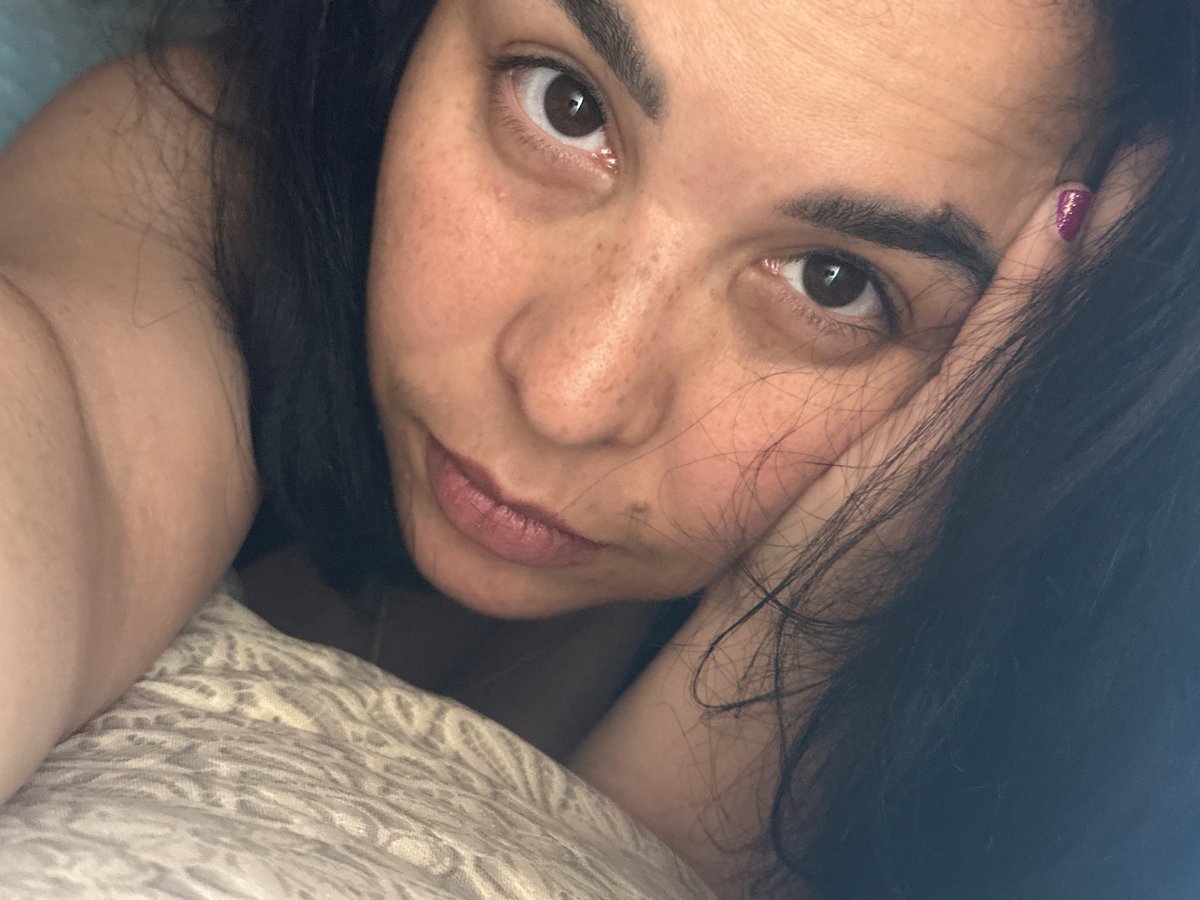 Woman photographed in bedroom selfie session over 25-minute span