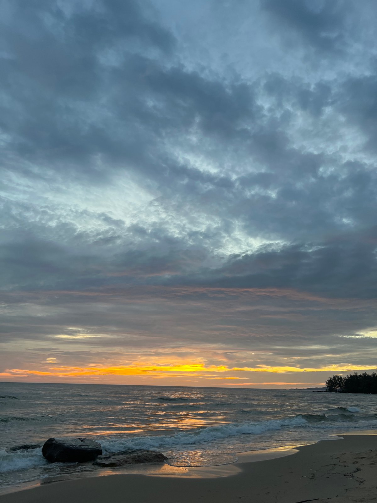 Sunset over Phú Quốc beach, clouds and warm light