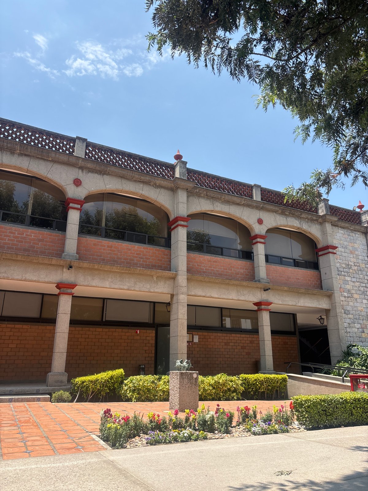 Individual documents building, grounds, classroom in San Andrés Cholula