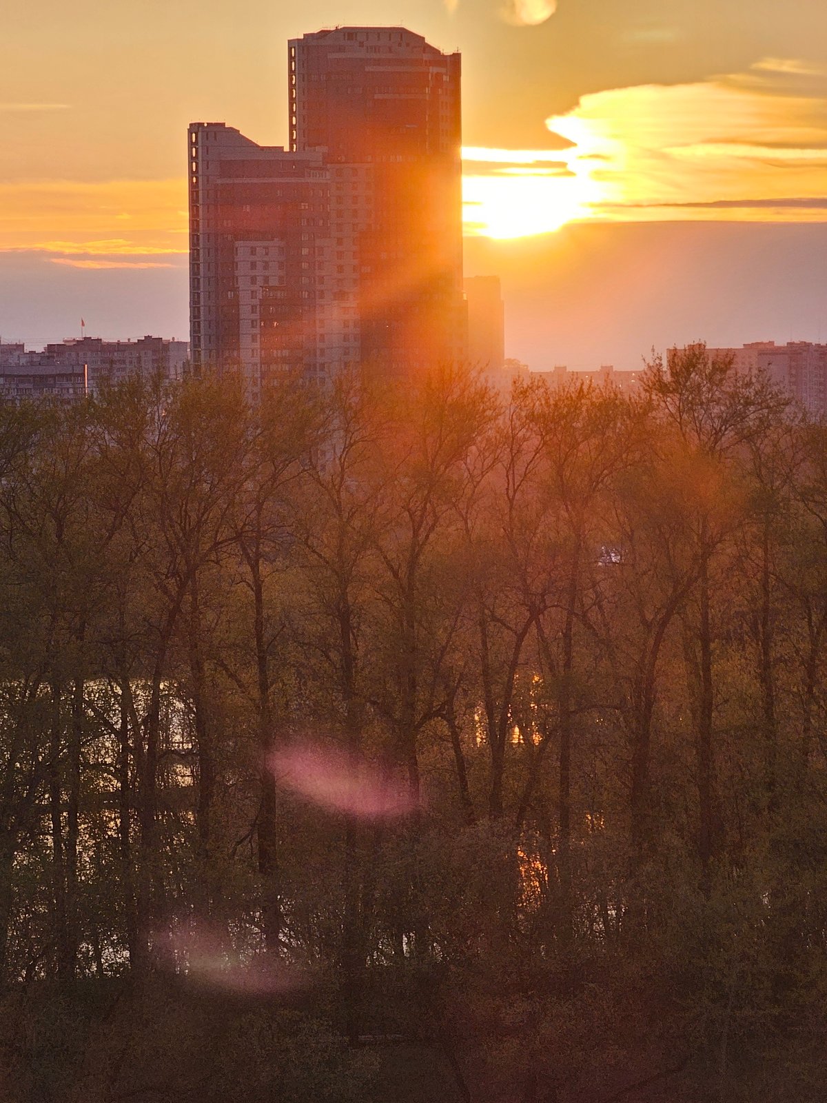Spring evening scenes documented across Khimki, Russia