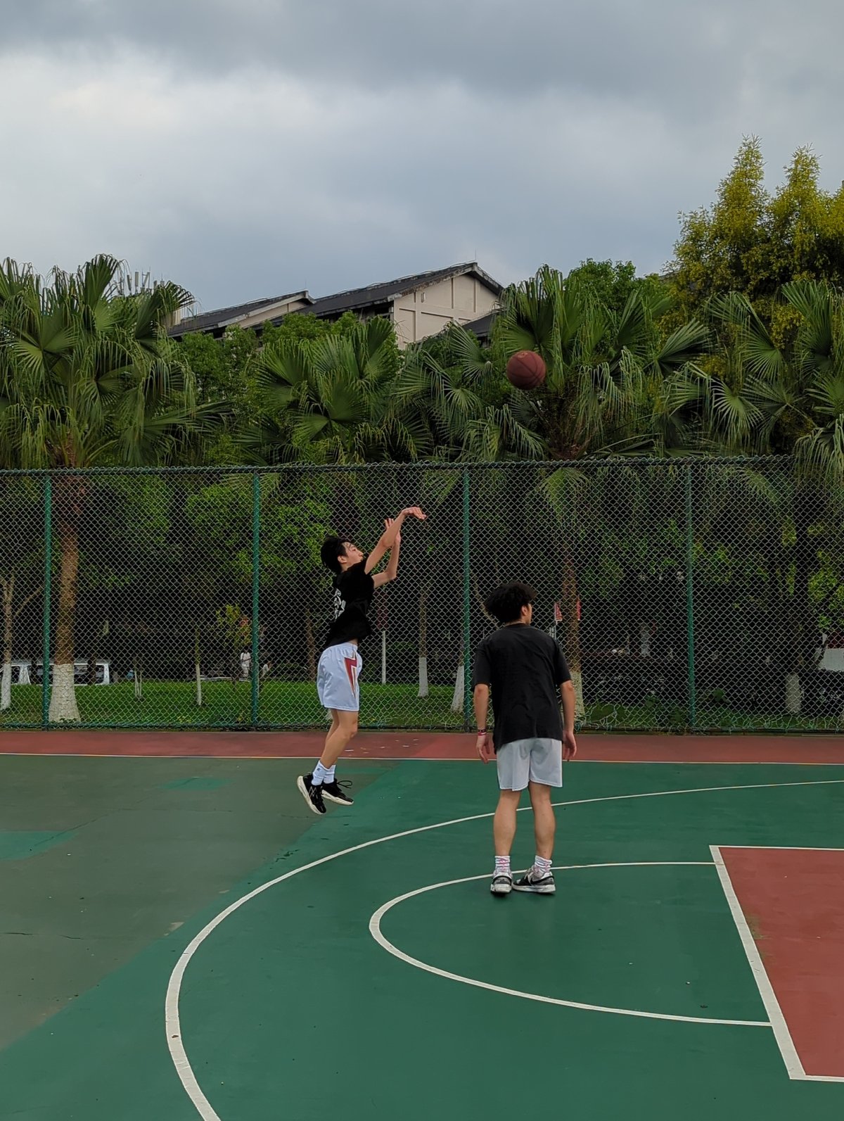 Morning sports activities observed at outdoor courts in Jiangjin