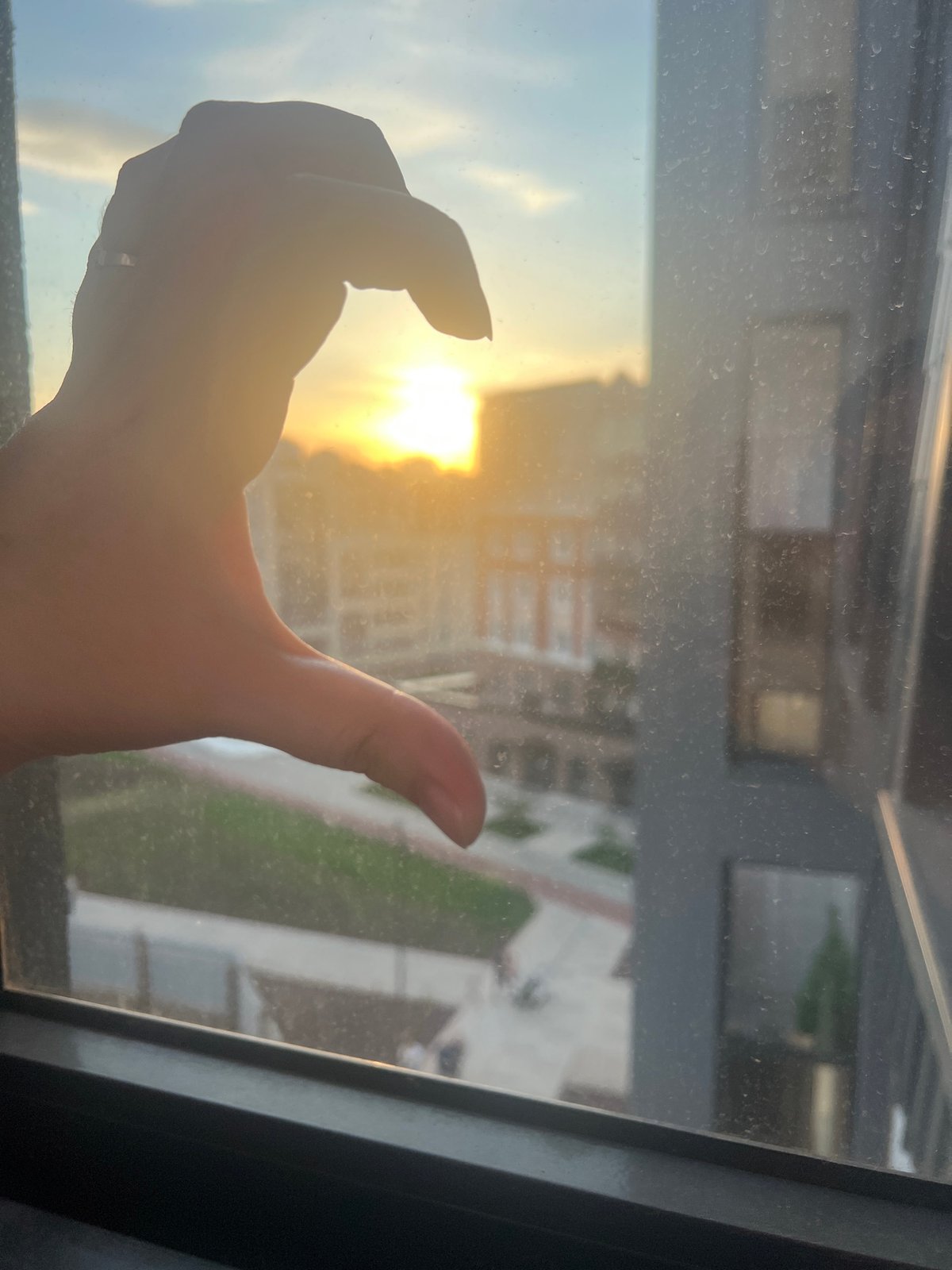 Casual afternoon moments documented across Izhevsk residential areas