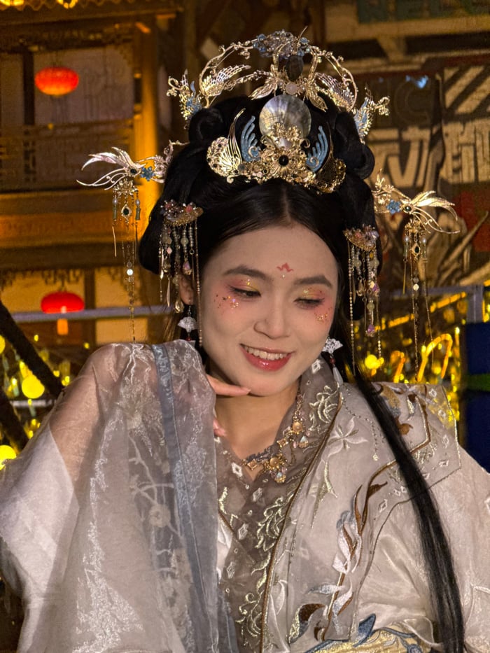 Traditional Chinese cultural celebration documented in Chongqing's Yuzhong District