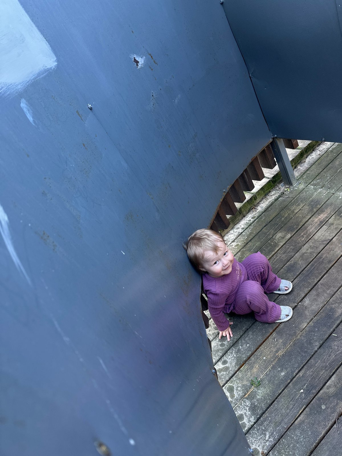 Family enjoys early morning park outing in Nizhny Novgorod