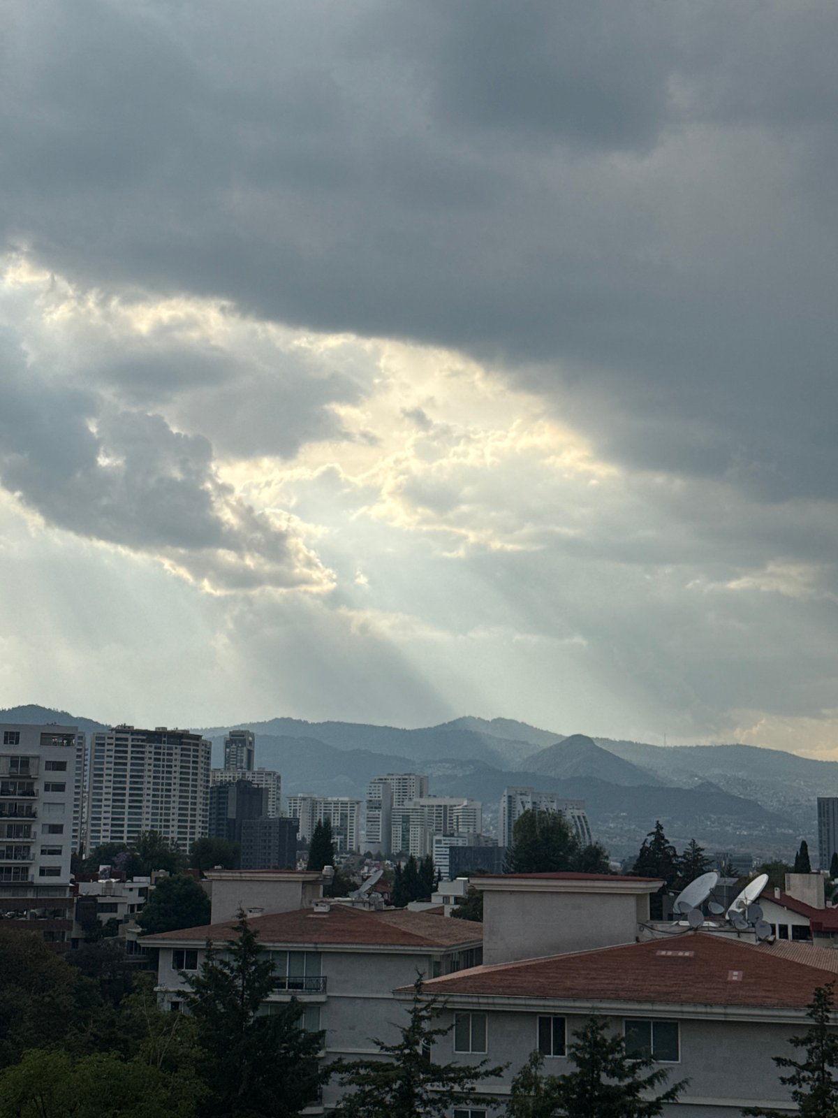 Dramatic clouds and selfie moment captured in Mexico City