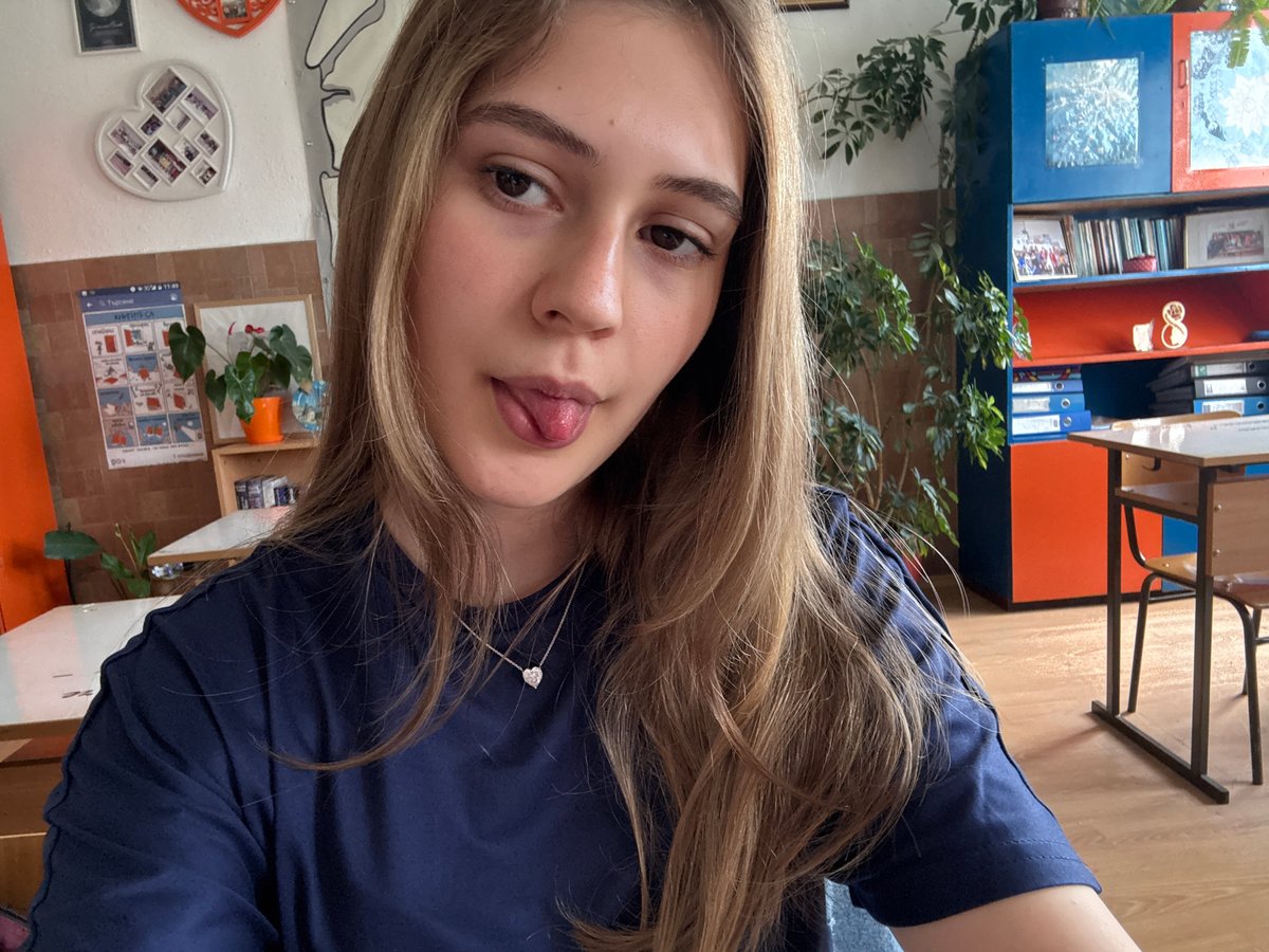 Students take selfies, use phones in Bulgarian classroom