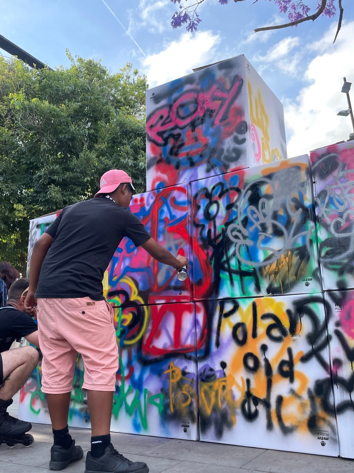Street art event and live music near Arc de Triomf