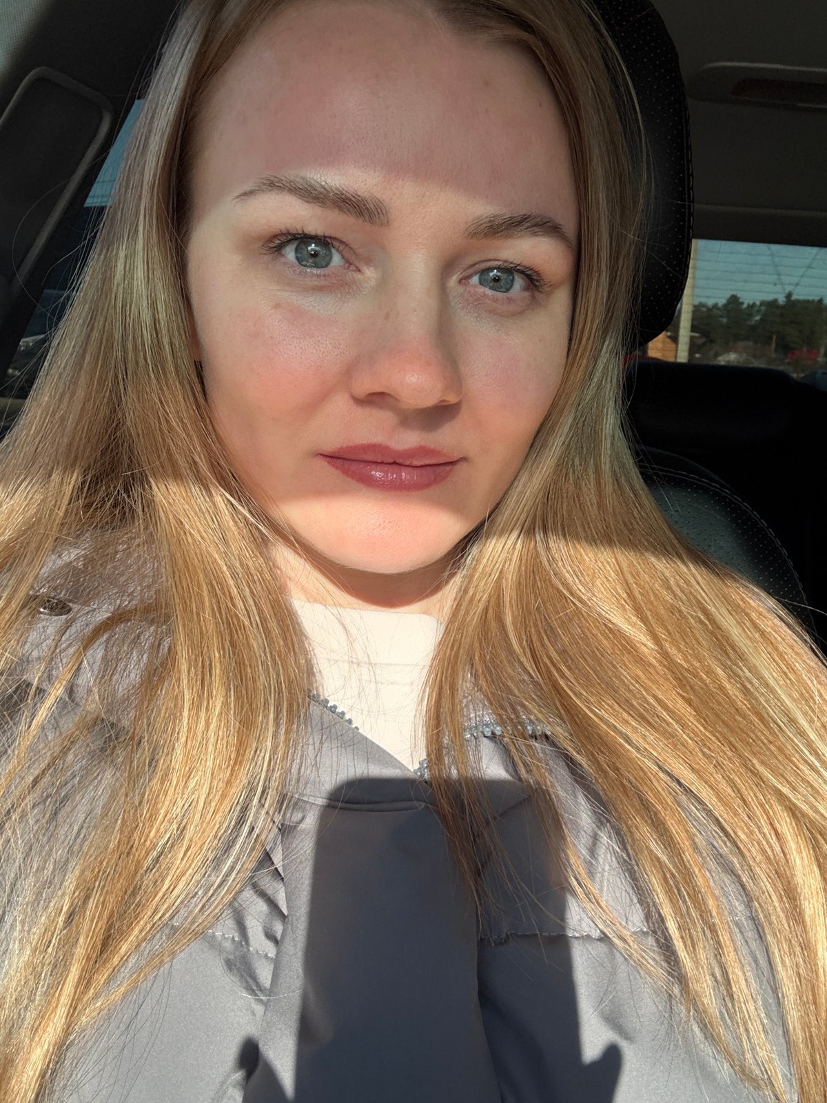 Woman documents morning martial arts and skincare routine in Russia