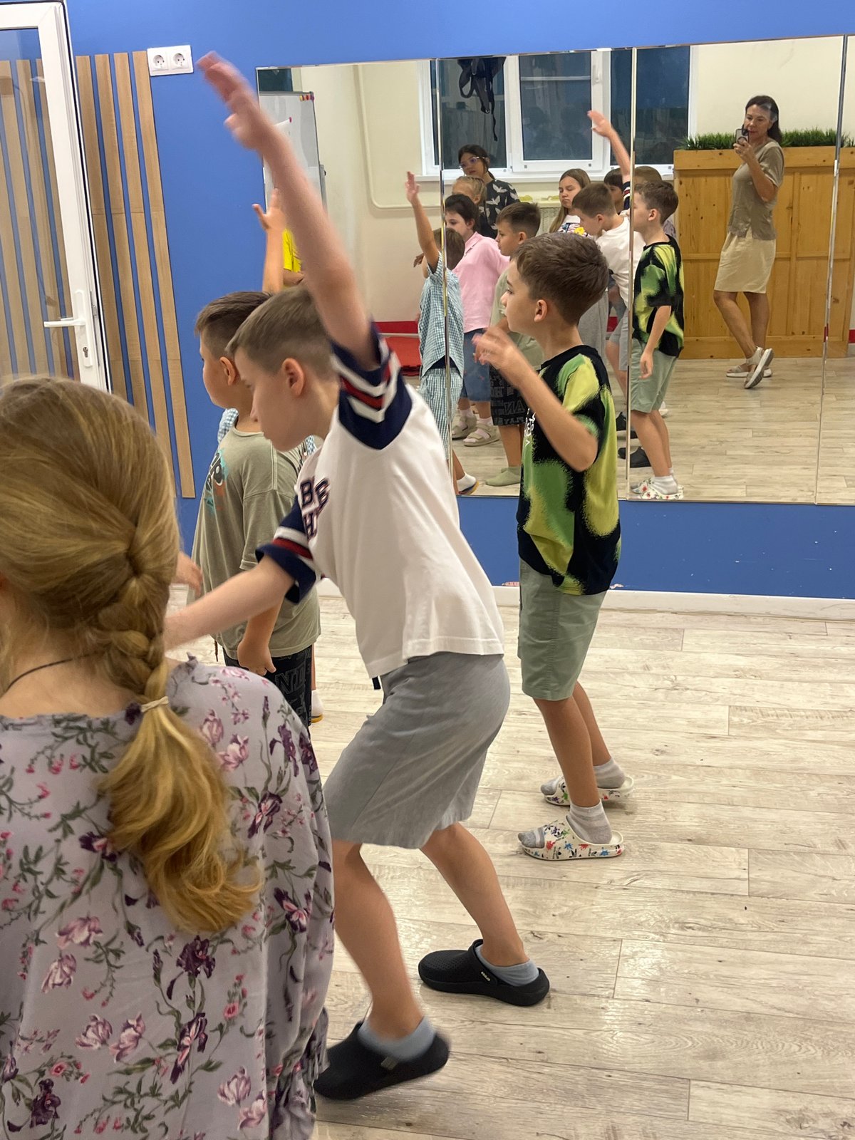 Kids' dance class underway in a mirrored Sochi studio
