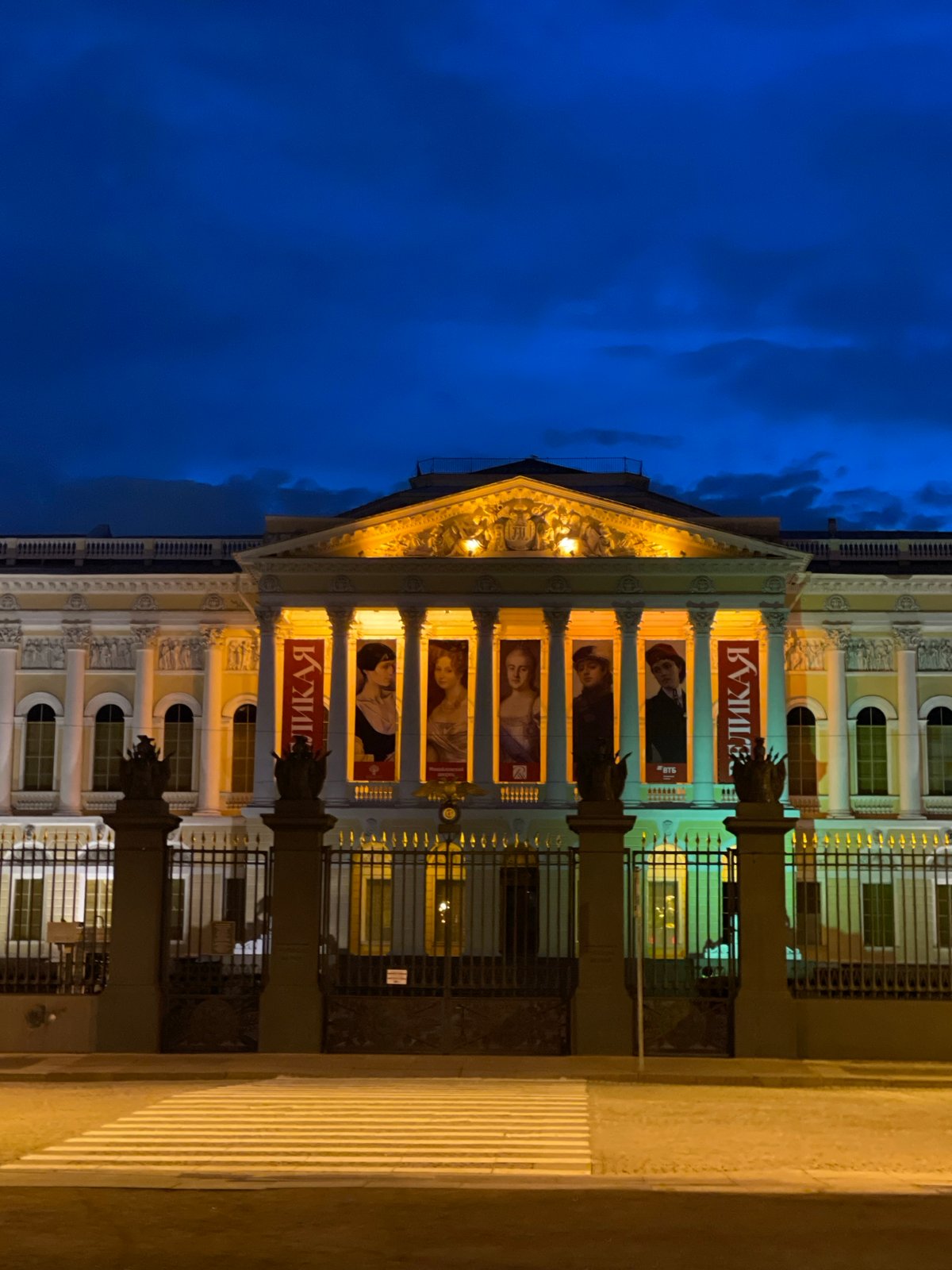 Evening architectural tour documented in Saint Petersburg city center