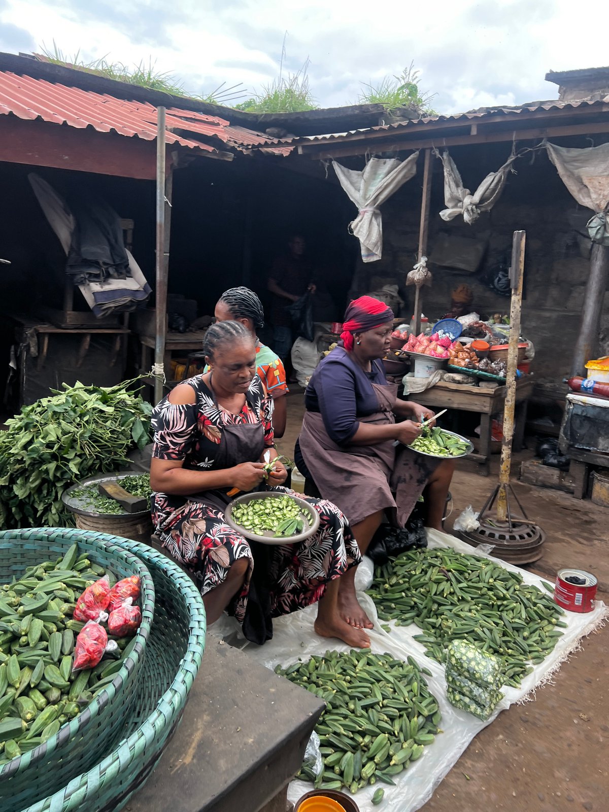 Nkpor market in full swing on a wet morning