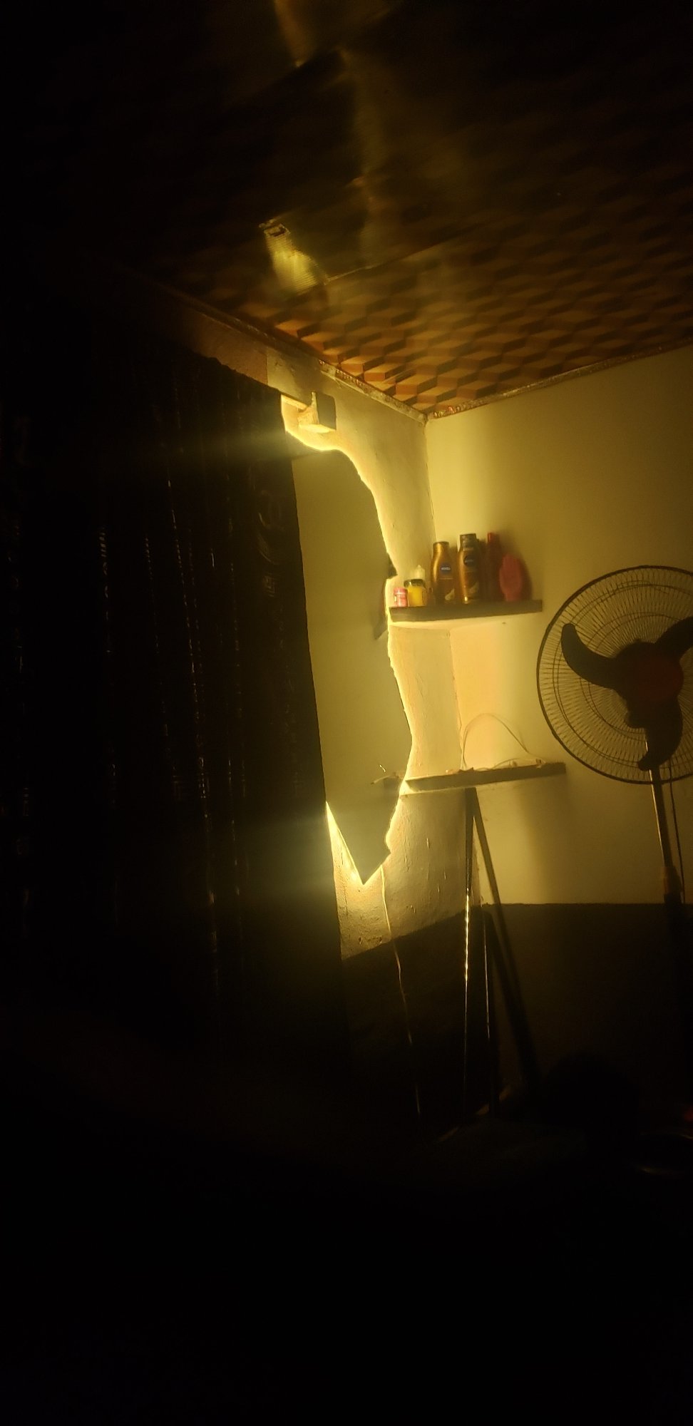 Evening scenes capture daily life, TV viewing in Jos