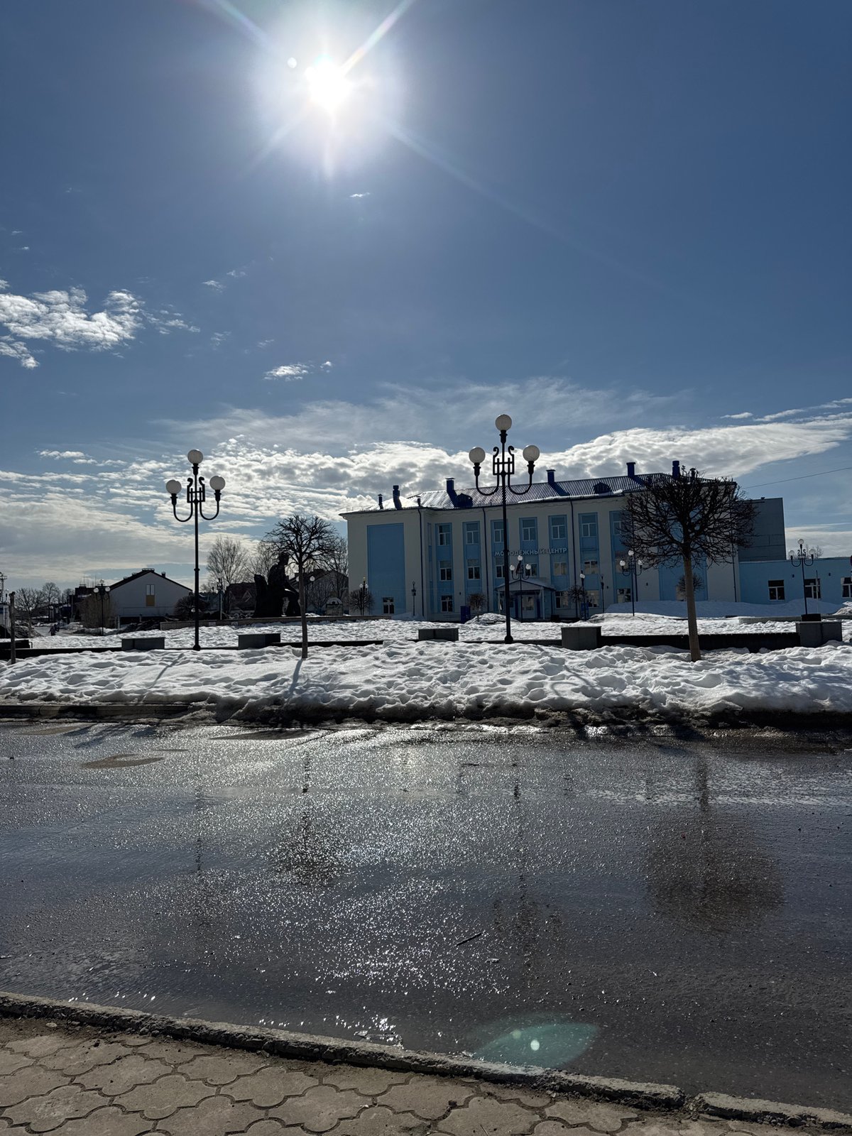 Daily life documented across Chaikovsky, Russia during spring thaw