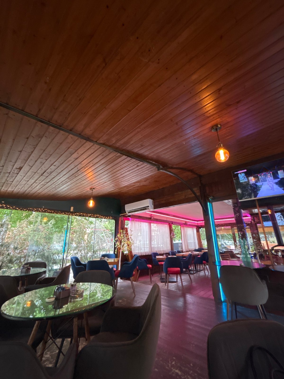 Couple documents casual drive and restaurant visit in Blagoevgrad