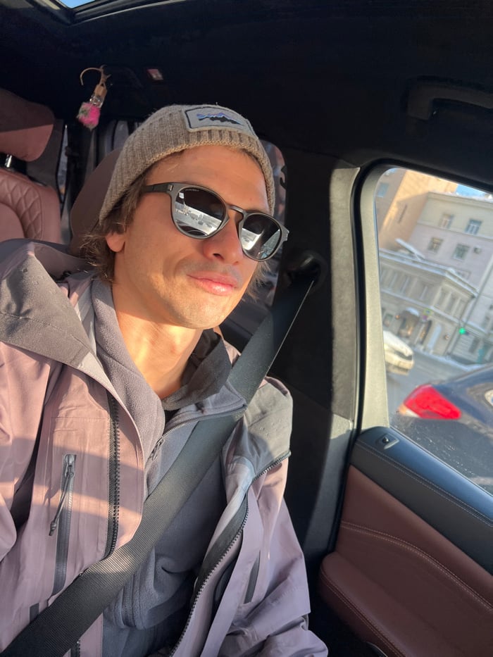 Winter drive through Moscow's business district captured by witness