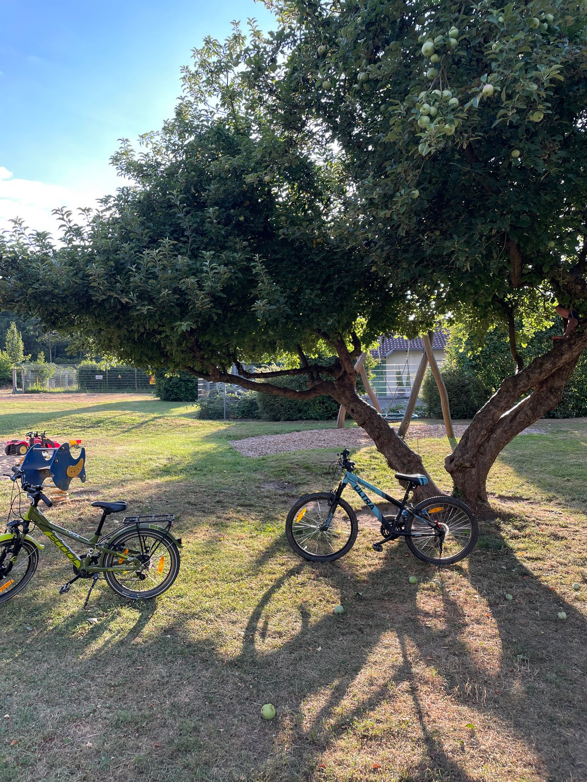 Park, playground, and pipe work on a Hennef summer afternoon