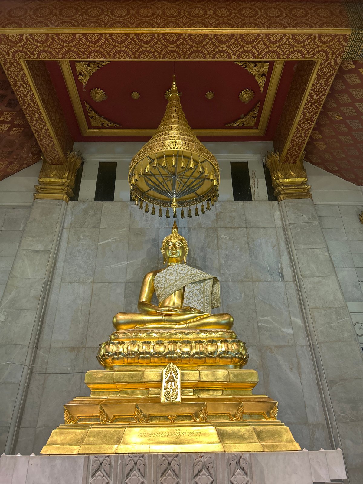 Evening temple and park walk documented in Thailand
