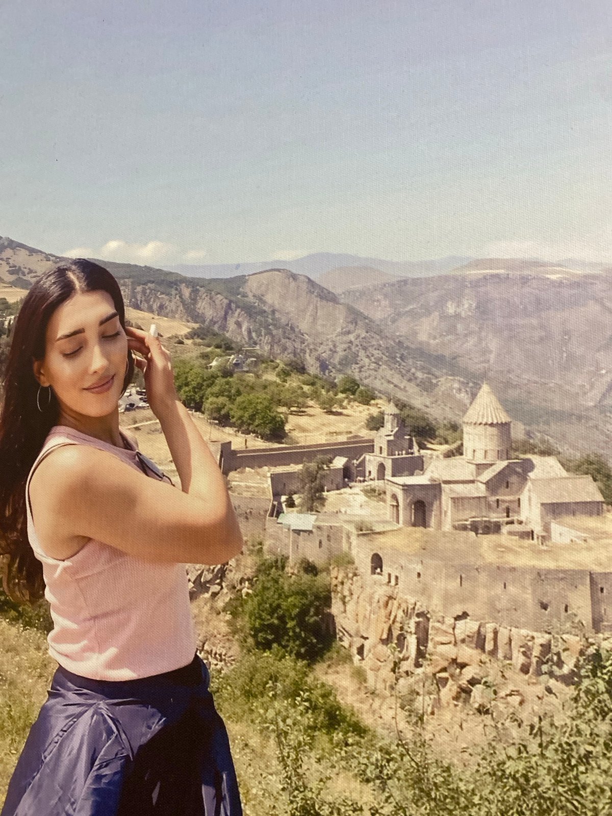 Evening snapshots of streets, details, and everyday life in Verin Artashat