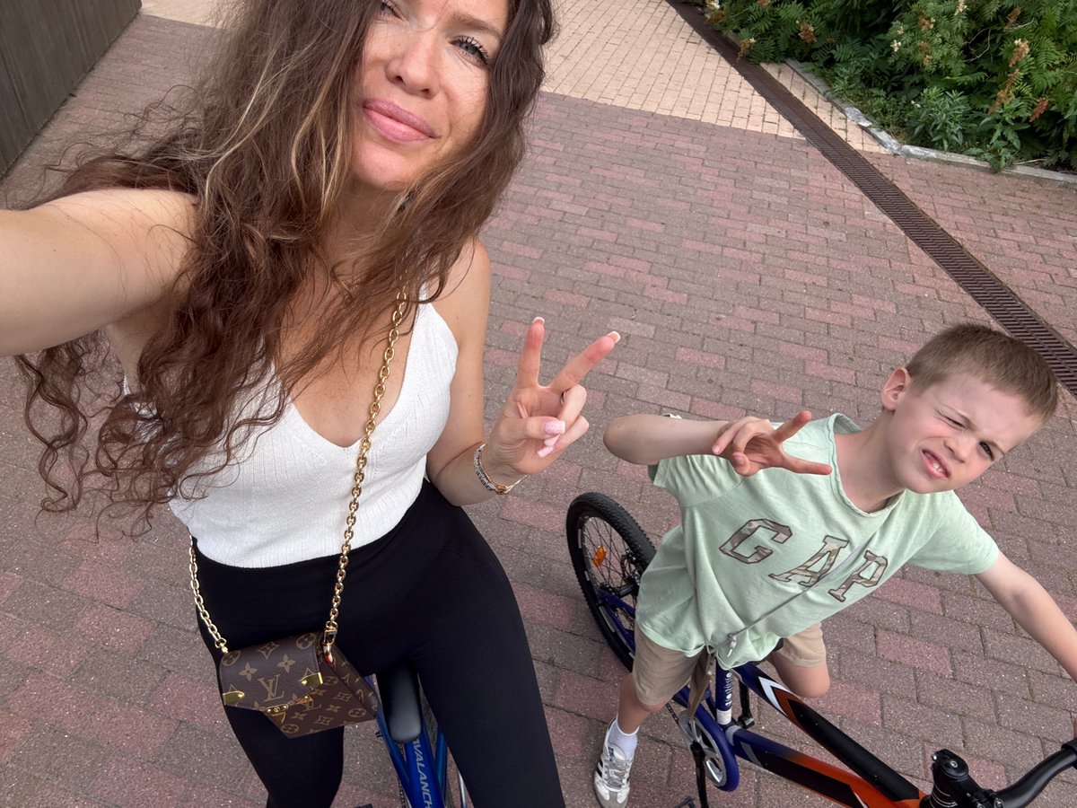 A relaxed Moscow afternoon: food, selfies, and a bike ride