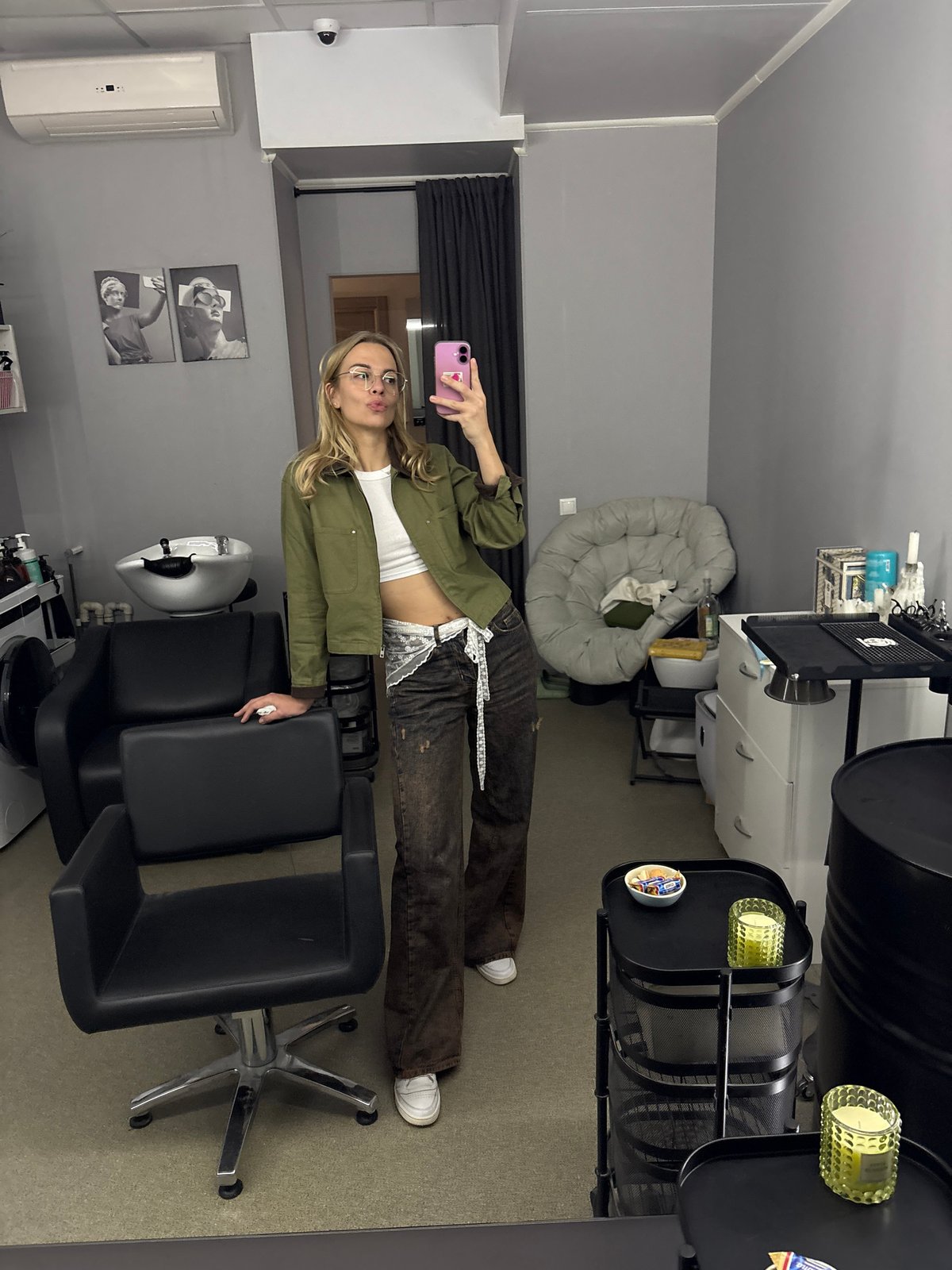 Everyday moments captured in Krasnoyarsk: salon selfie, street views