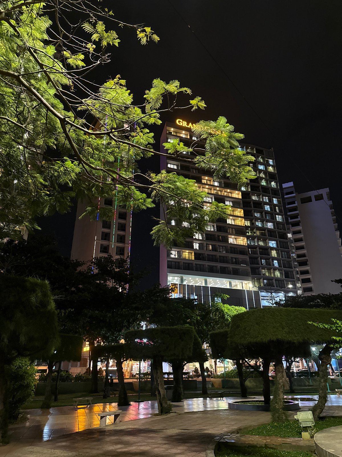 Nha Trang beachfront comes alive with nighttime activity