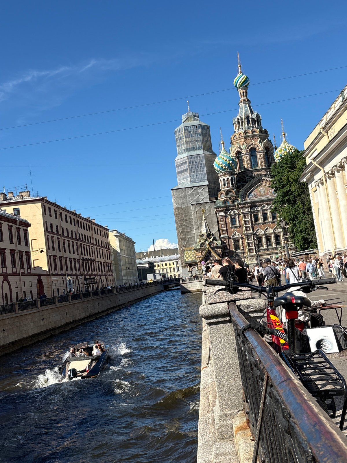 Sunny afternoon brings crowds to Saint Petersburg's historic church district