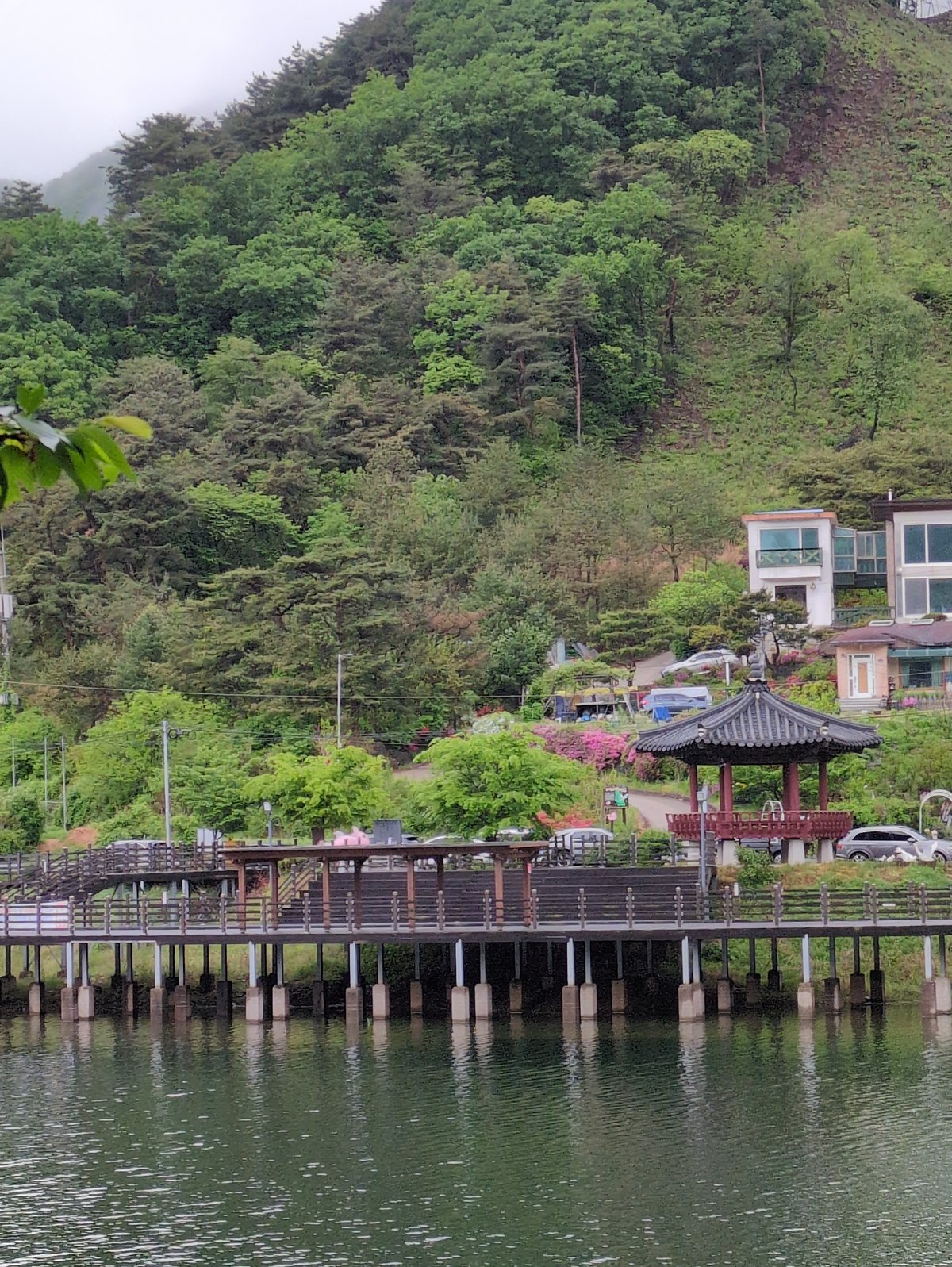 Morning waterfront scene documented in Jangchan-ri, South Korea