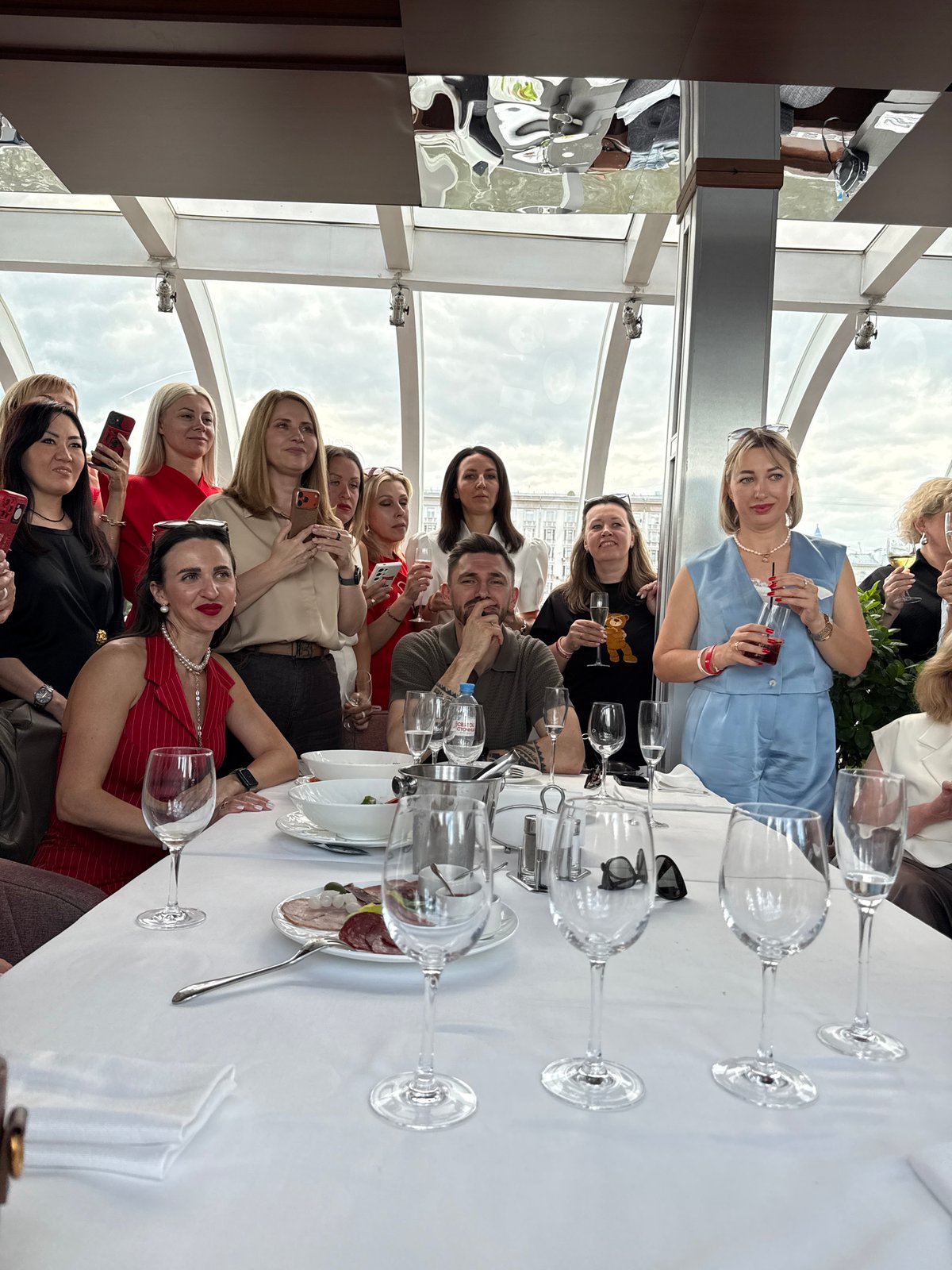 Moscow River landmarks and riverboat gathering documented by witnesses