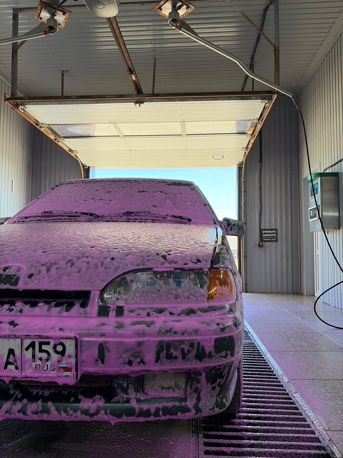 Car wash and selfies captured in Chaikovsky, Russia