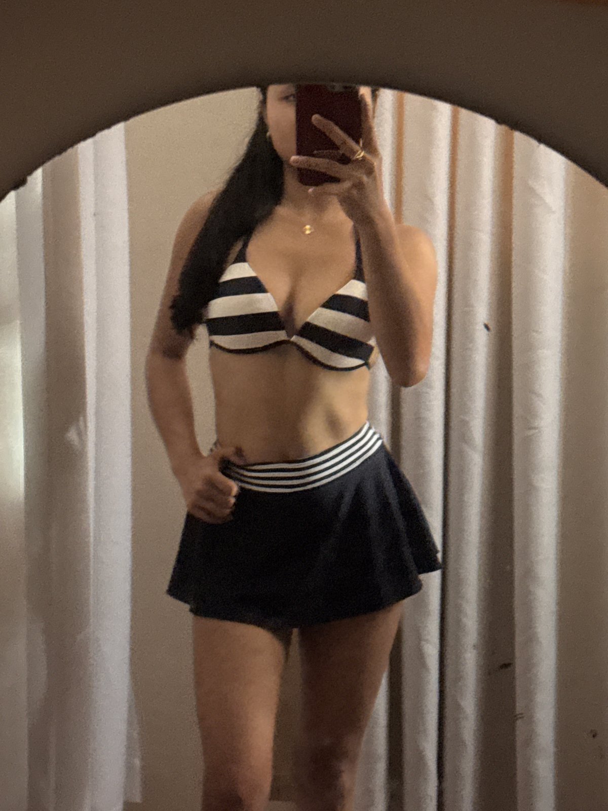 Morning mirror selfie session captured in Davao City residence