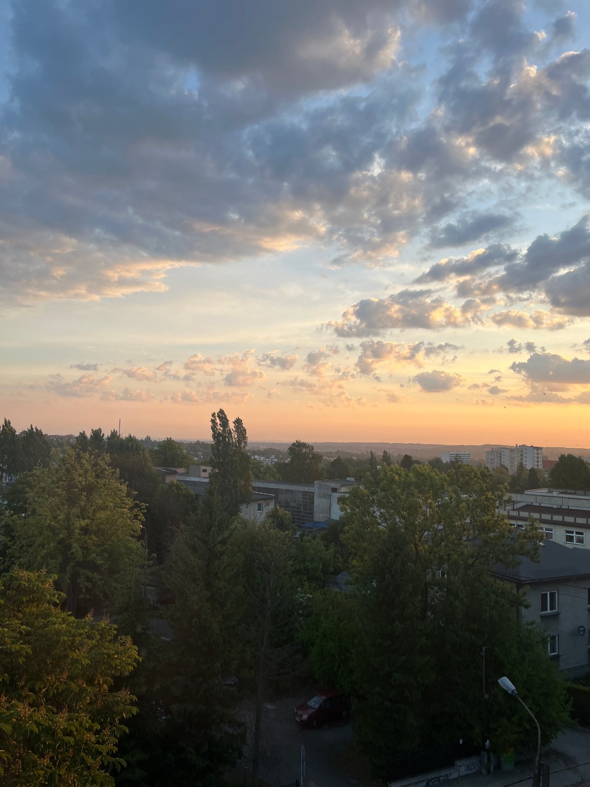 Witness documents sunrise/sunset sky changes over eight minutes