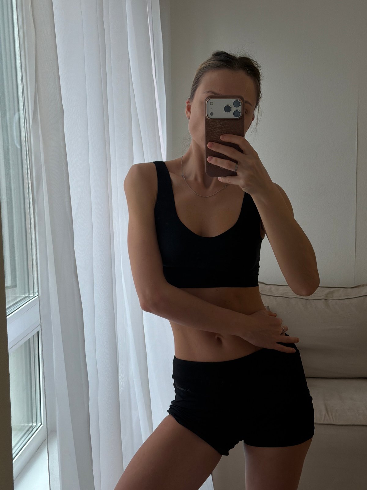 Woman's morning routine captured in Khimki home selfies