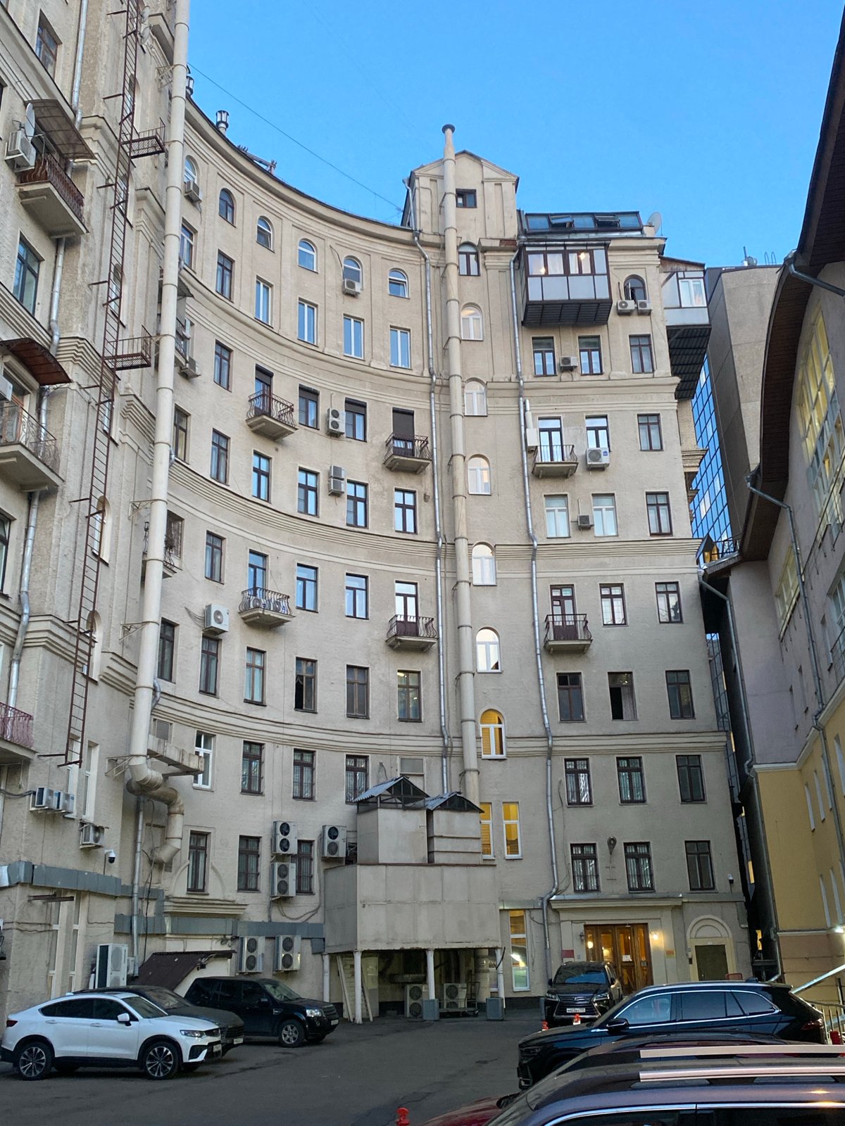 Curved Moscow building with air conditioning units documented