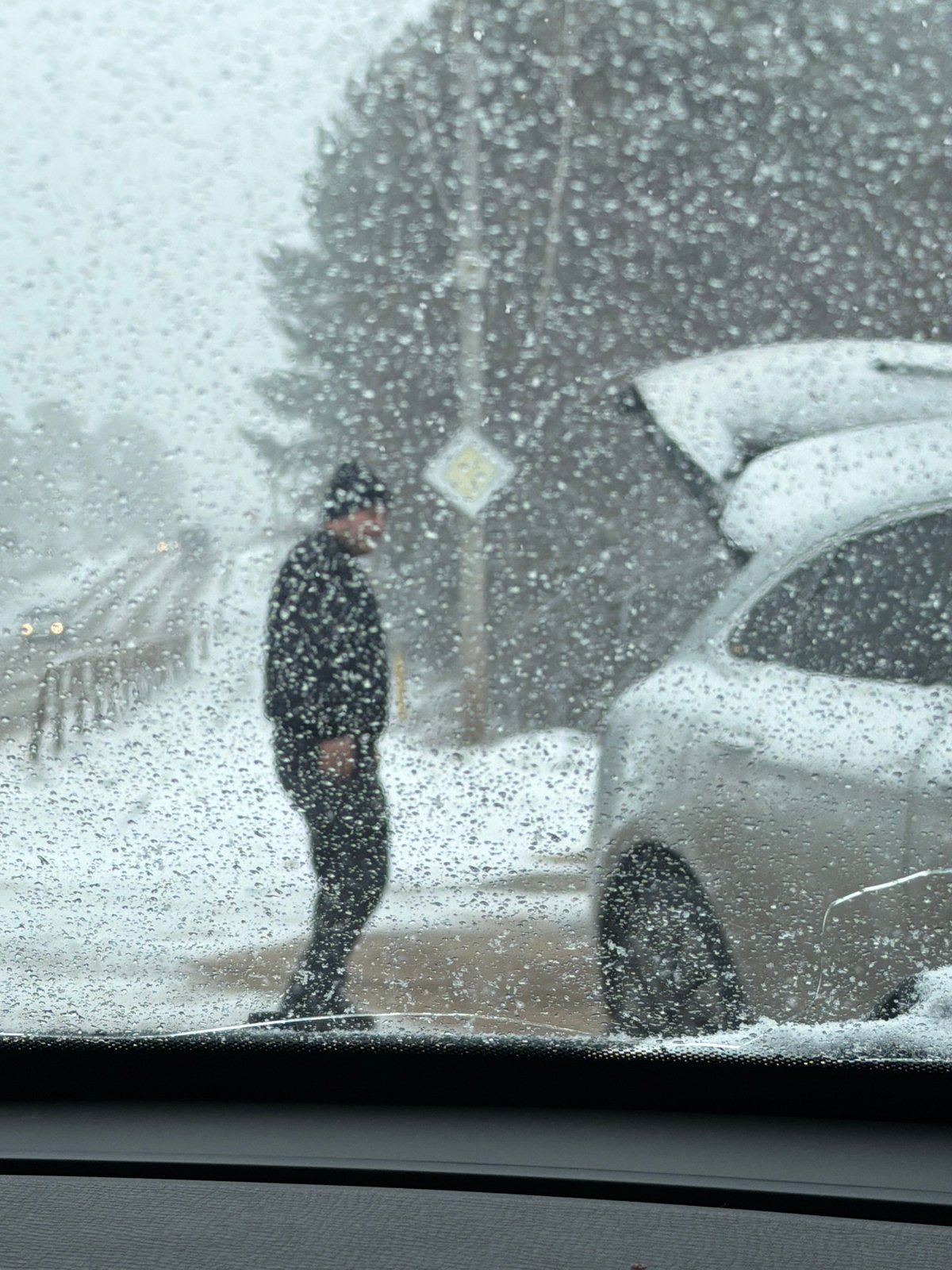 Driver documents snowy commute in Chaikovsky, Russia