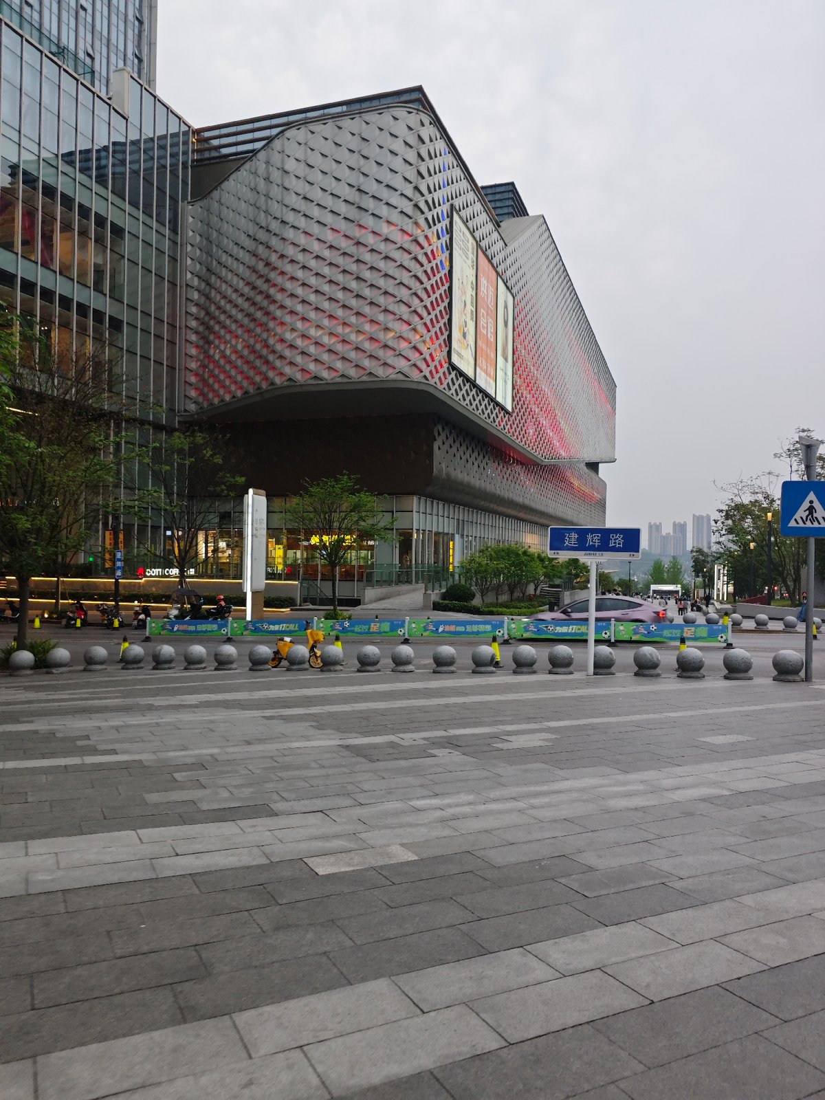 Modern urban scenes documented in Chongqing's Liangjiang district