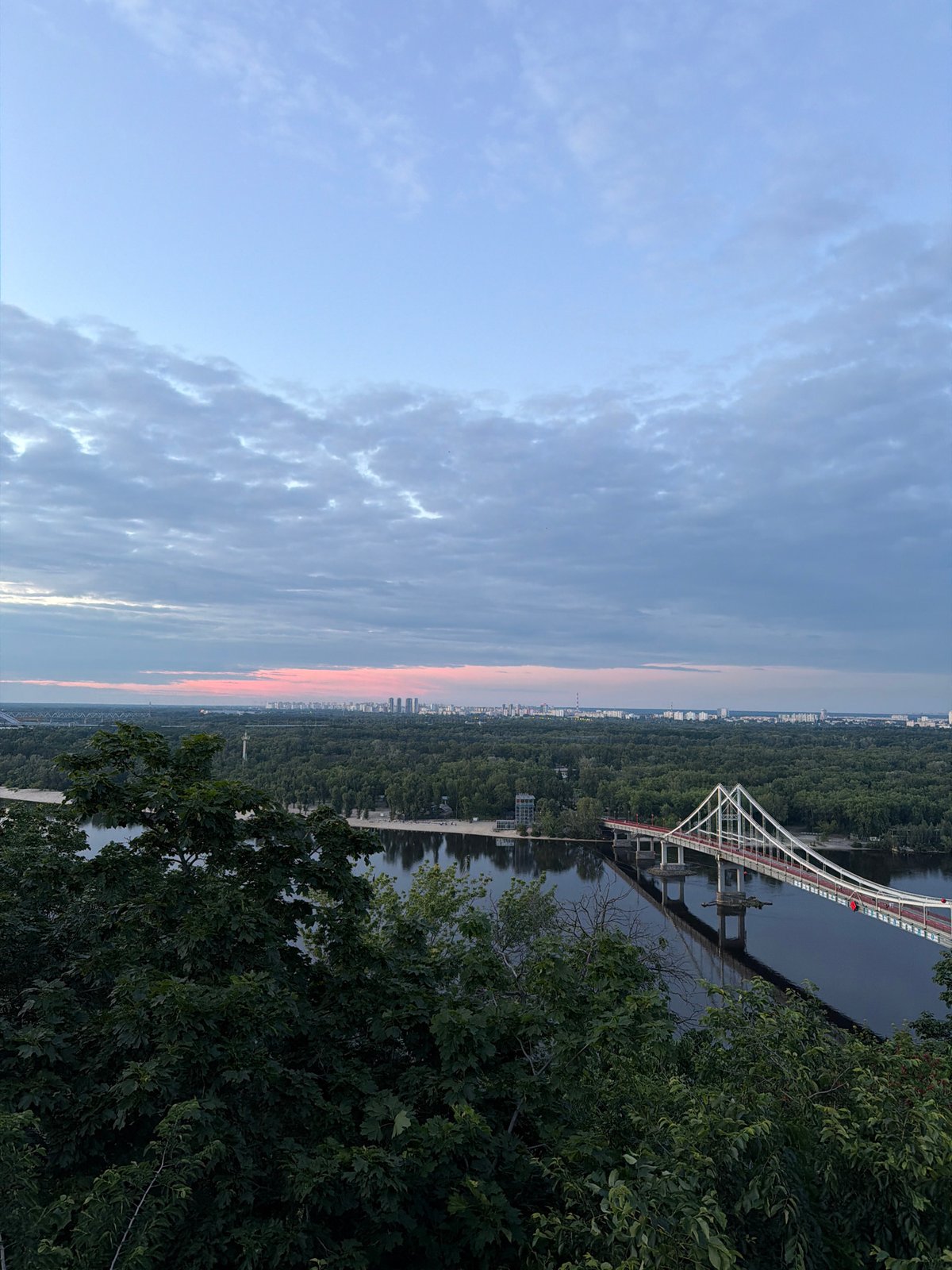 Evening stroll captures Kyiv landmarks and sunset views