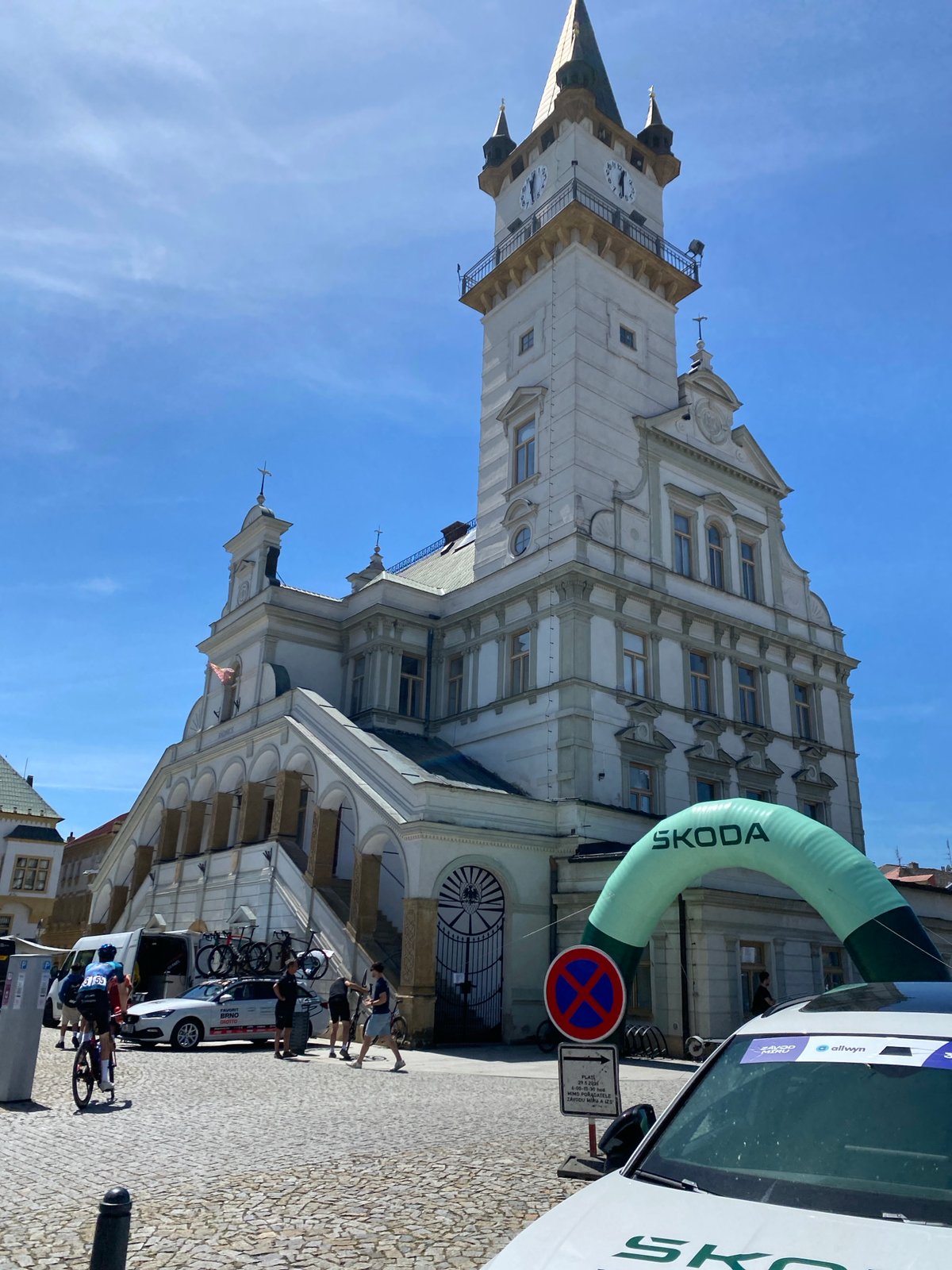 Cycling race and interviews held in Uničov town square