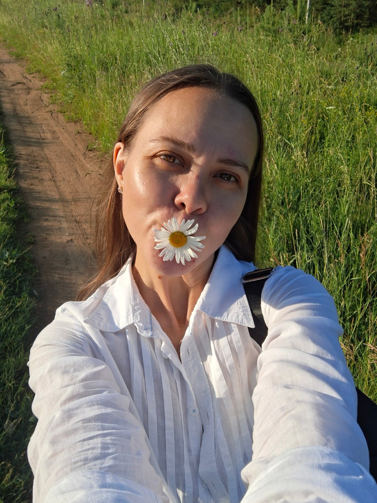 Countryside photo shoot along a dirt road near Chaikovsky