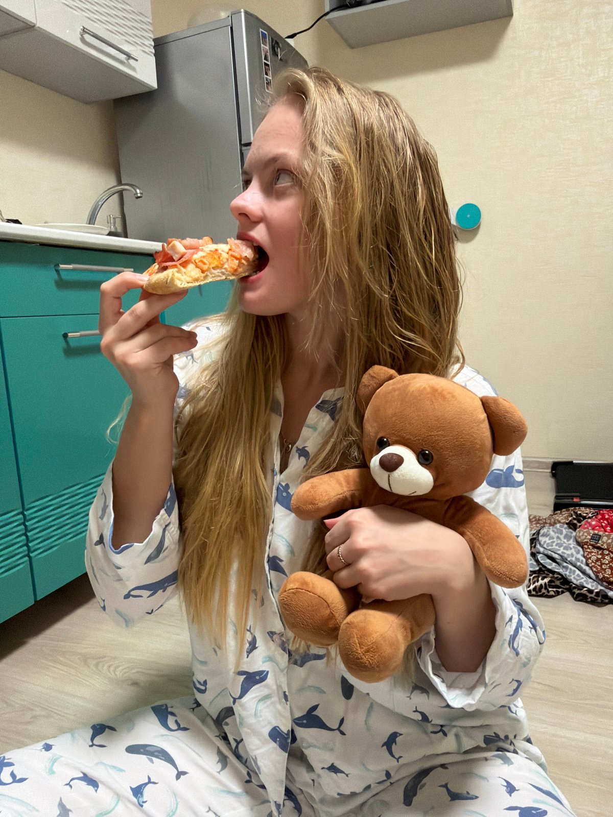 Woman's food adventures documented across Izhevsk afternoon