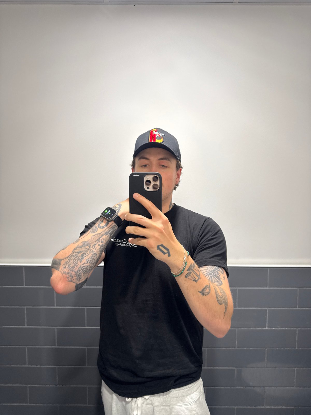 Man takes mirror selfie in Letchworth