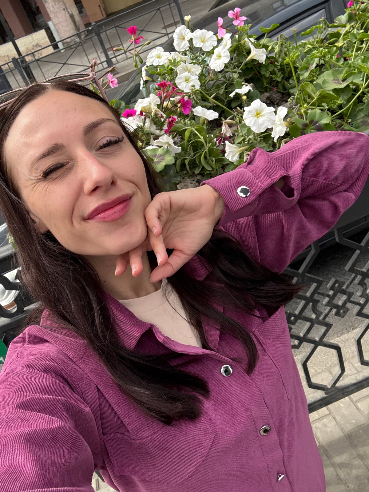 Casual photo session documented in Saint Petersburg streets and gardens