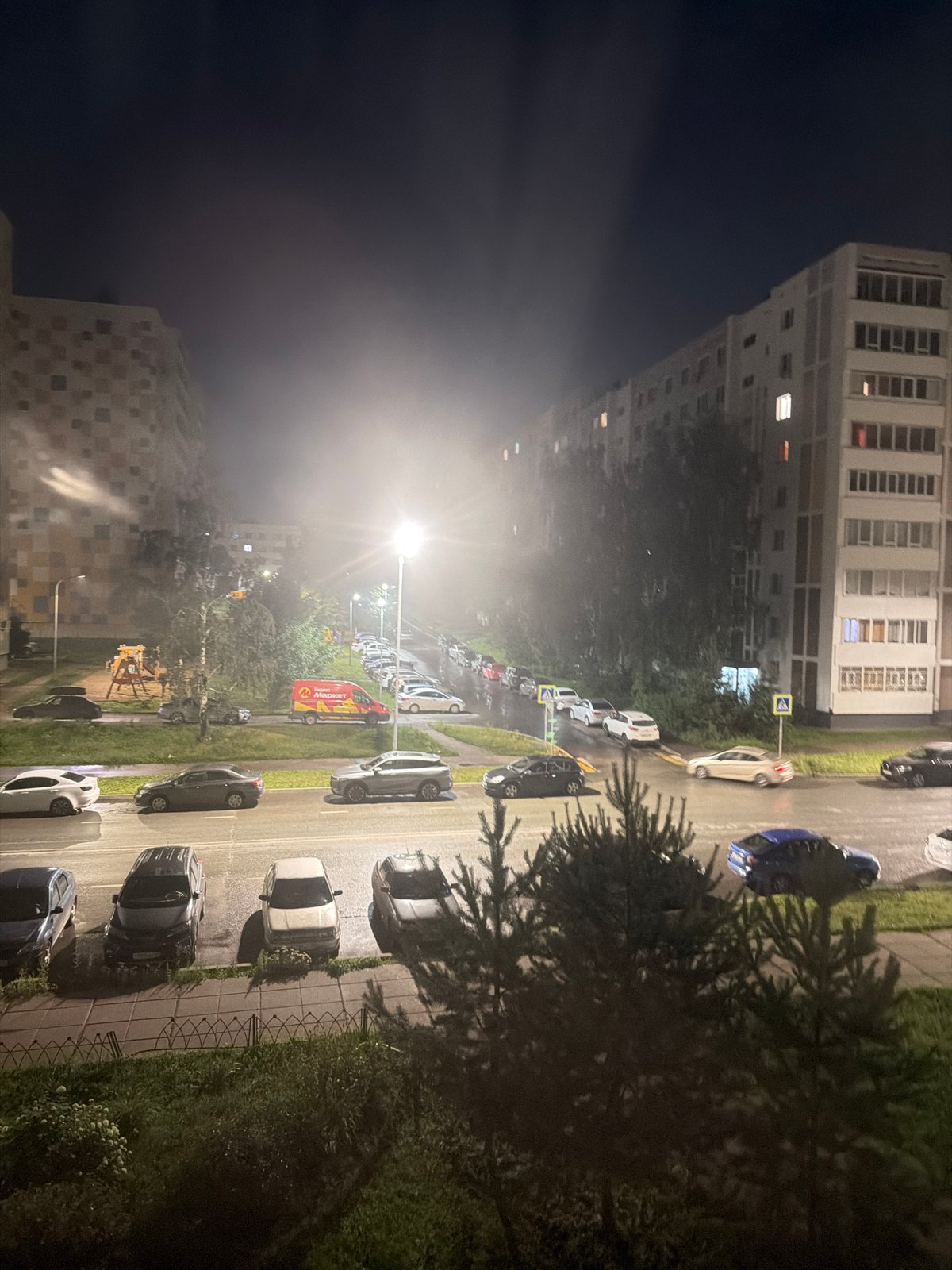 Evening portraits and street scenes in Naberezhnye Chelny