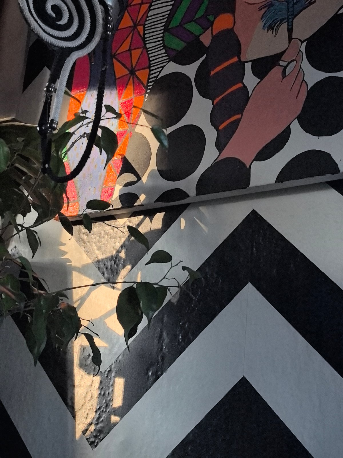 Decorative wall with chevron patterns spotted in Noviy, Russia