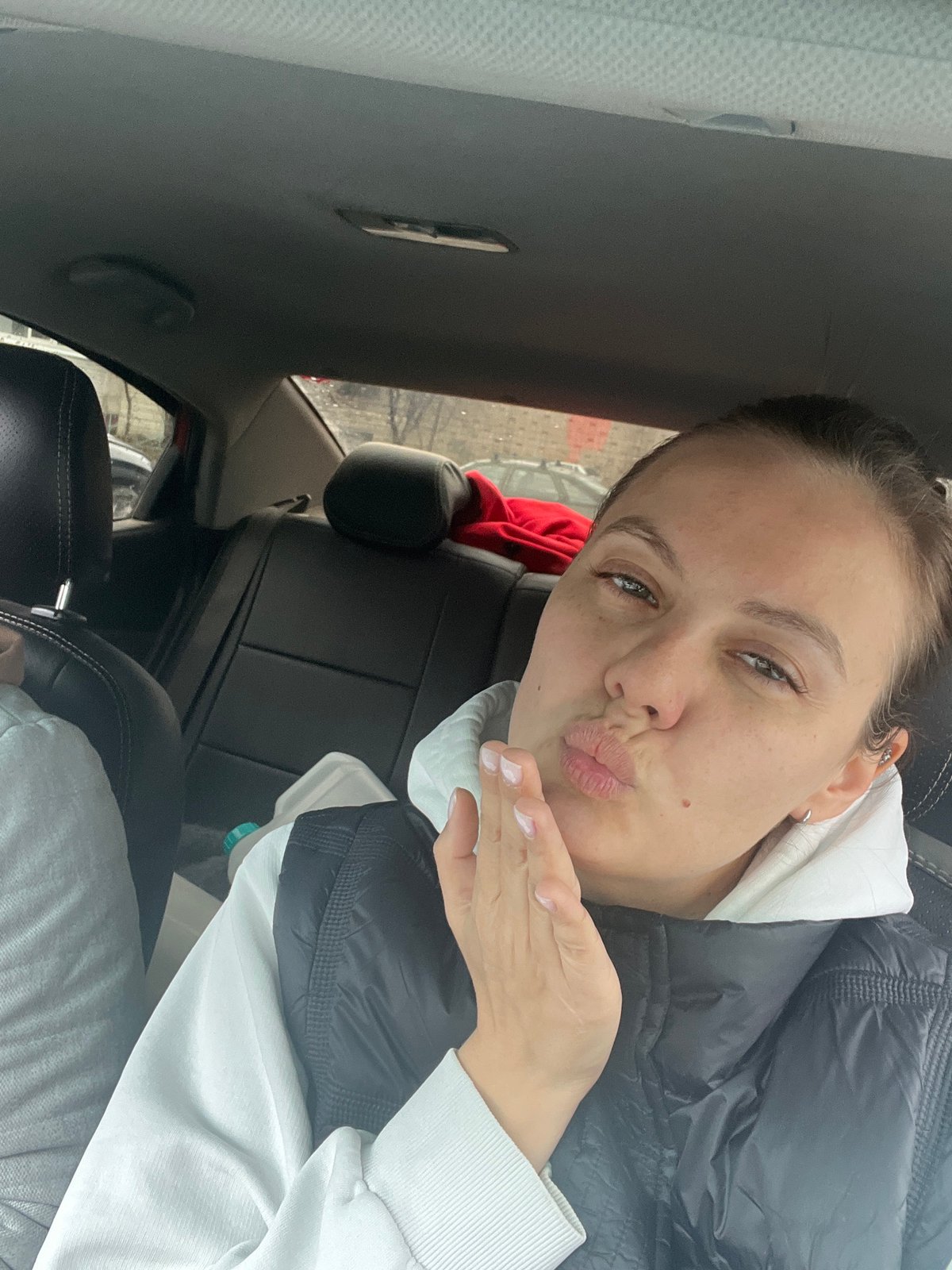 Couple shares intimate car moments in Chaikovsky, Russia