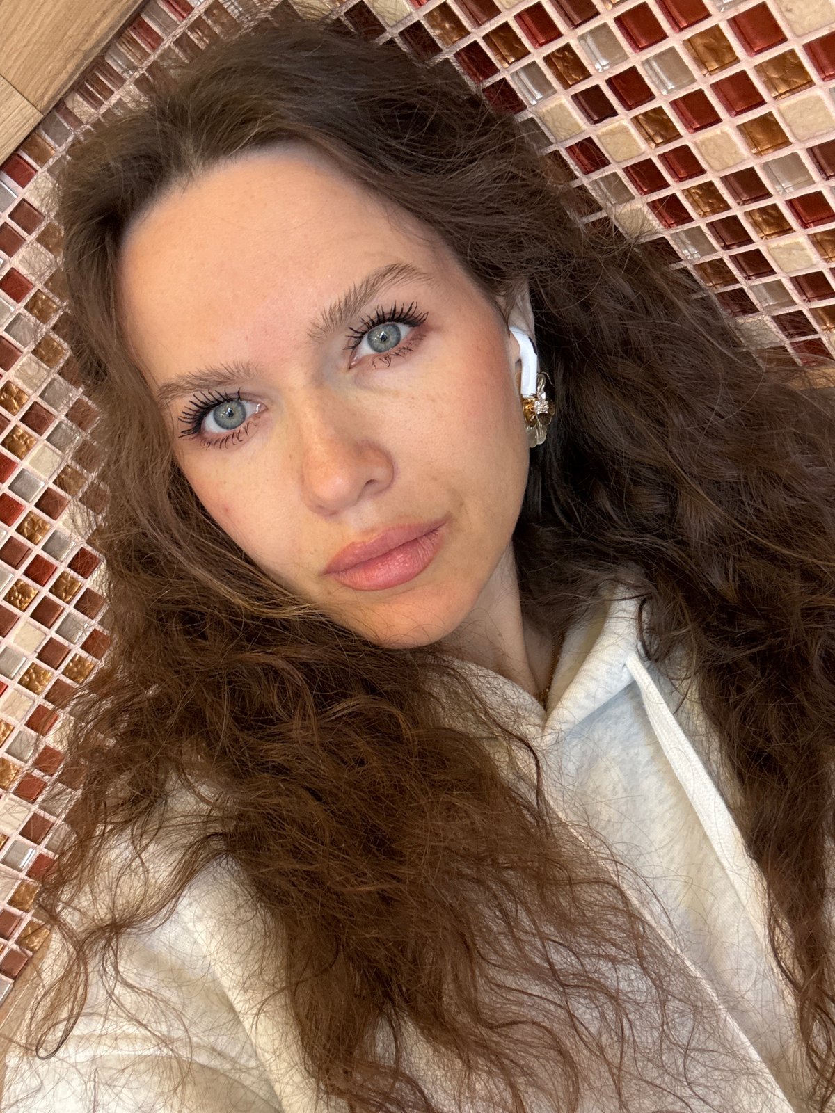 Woman eats salad while wearing earbuds in Moscow