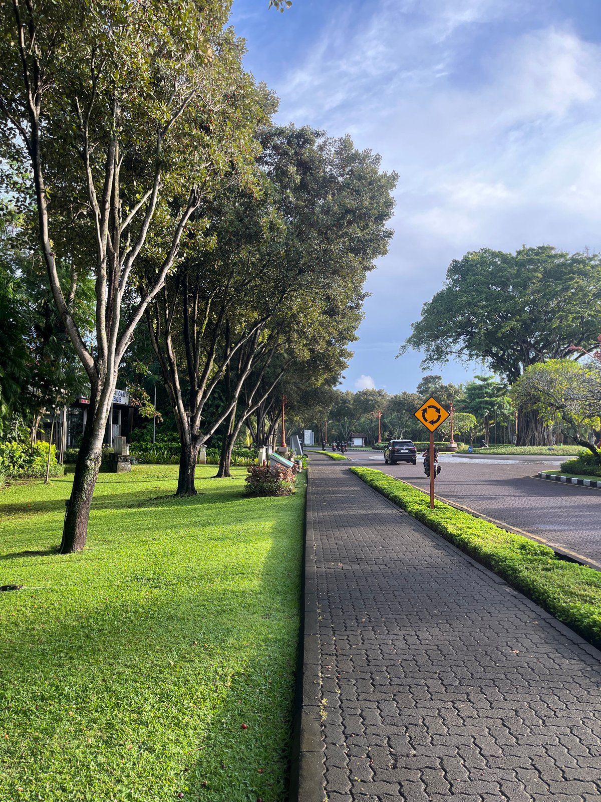Morning walk documented in tropical Kuta Selatan, Indonesia