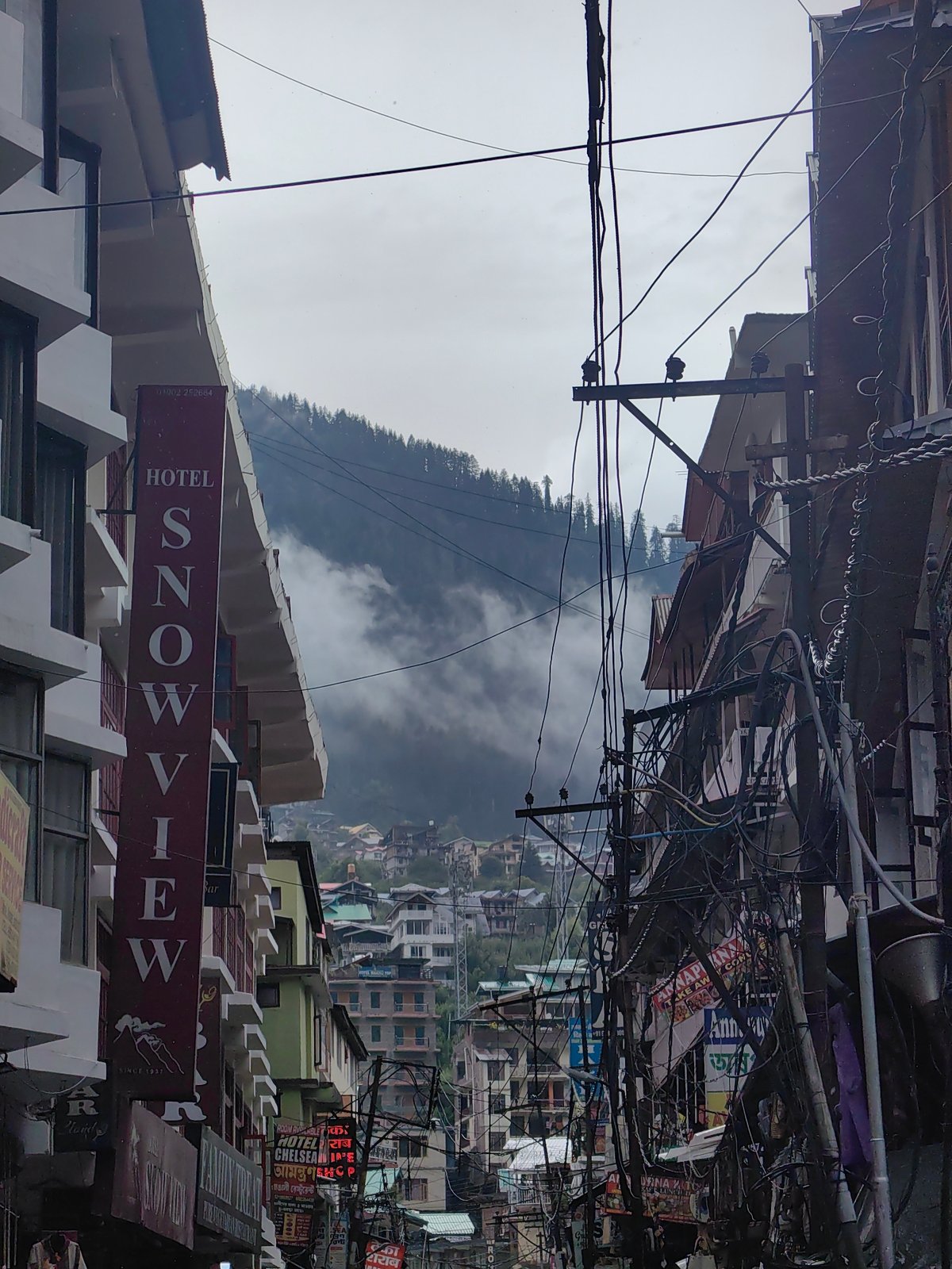 Rainy morning on Manali's busy market streets