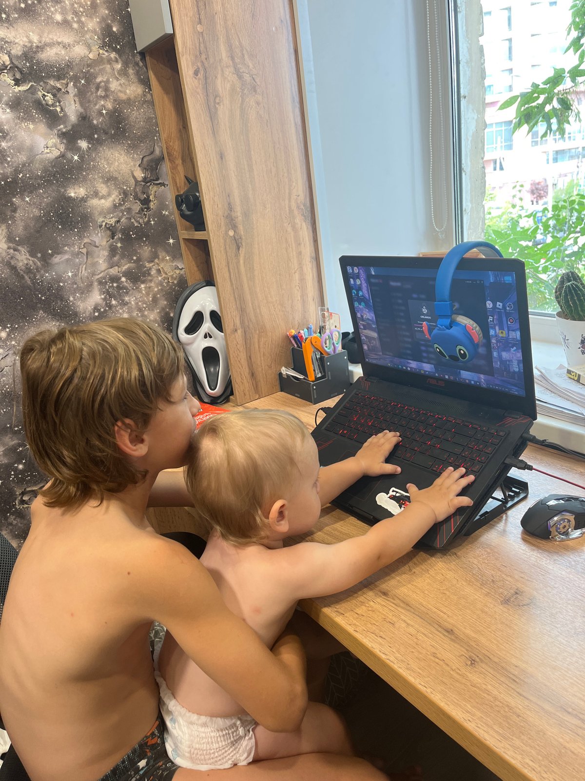 Everyday moments inside a Nizhny Novgorod home
