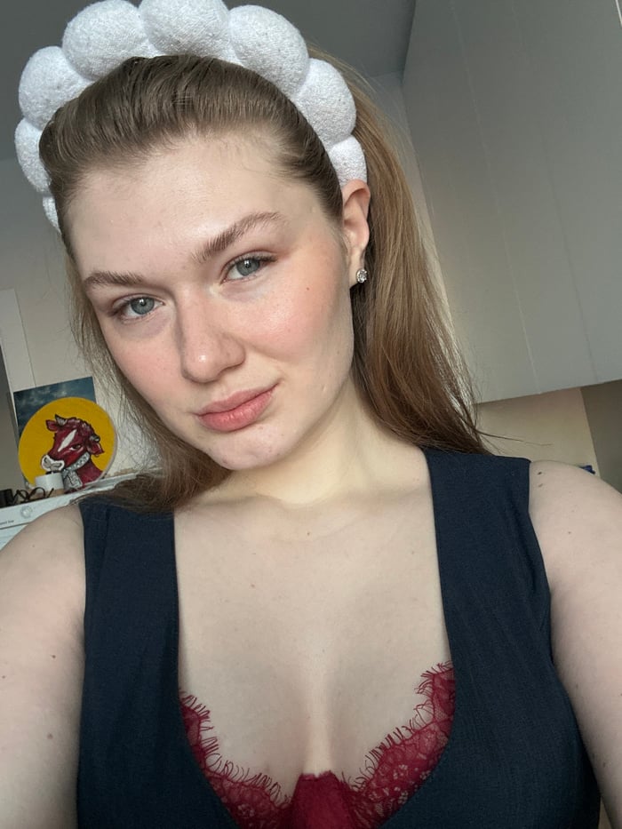 Woman documents morning beauty routine in Kazan, Russia